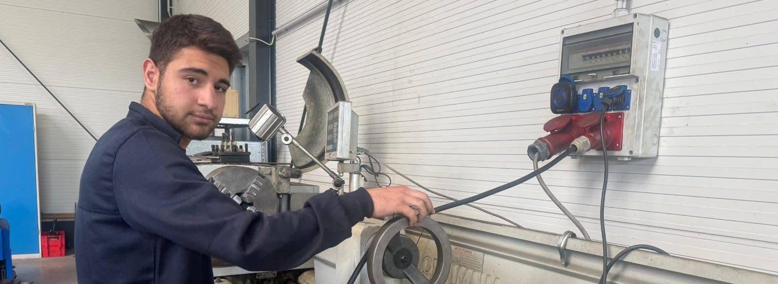 İlimiz Mesleki Eğitim Merkezi CNC Makina Dalı öğrencileri staj yaptıkları Almanya Dortmund şehrinde bulunan işletmelerde makine kalıp imalatı aşamalarında çalışmalar yaparak mesleki deneyimlerini geliştirdiler.